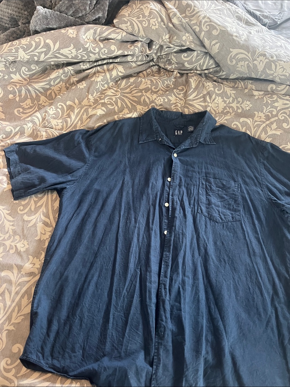 GAP Men's Navy Short-Sleeve Button-Down Shirt with Pocket